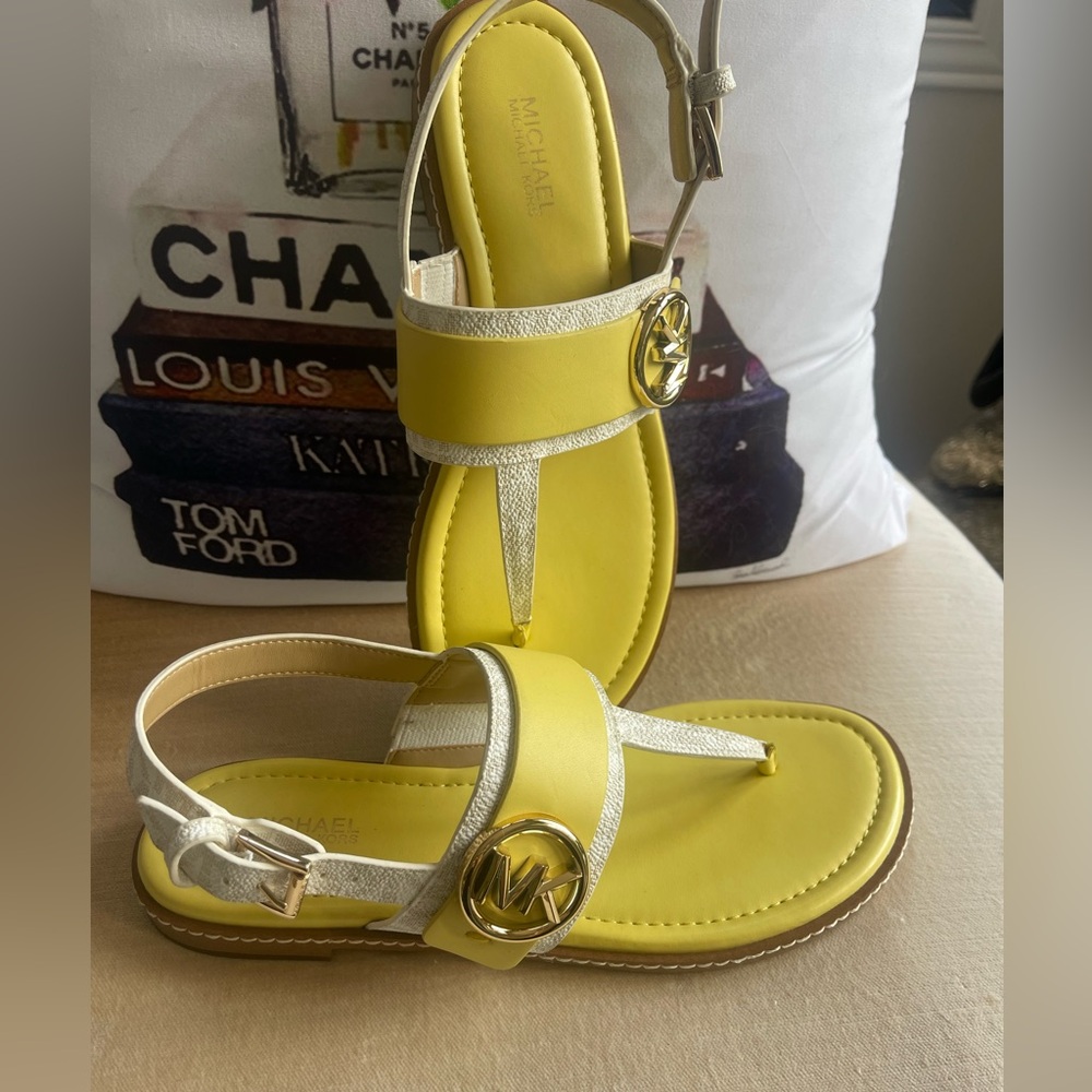 Michael Kors thong sandal size 7